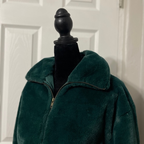 Victorias Secret Know One Cares Faux Fur Cropped Coat Jacket S - Picture 5 of 7